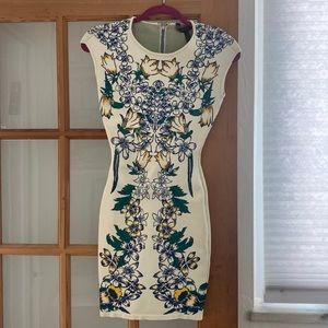 Bcbgmaxazria White Floral dress worn once beautiful condition